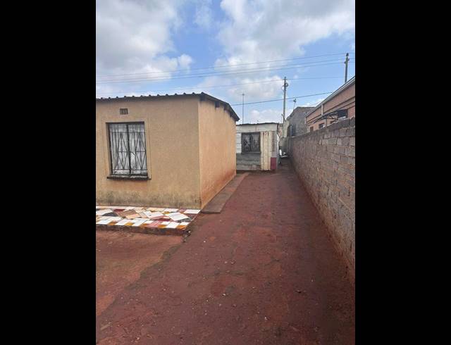 2 BEDROOM HOUSE FOR SALE IN ZONKIZIZWE
